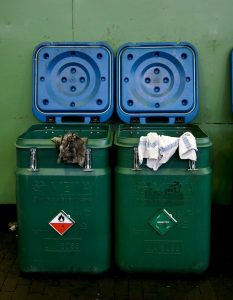 Cubo de basura y paños reutilizables MEWA