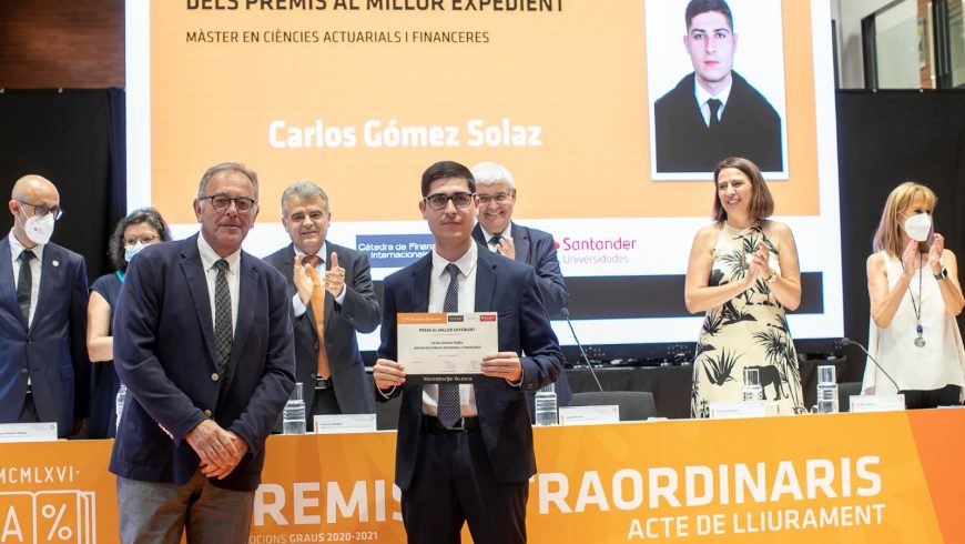 Iris Global felicita a Carlos Gómez, mejor expediente del máster Ciencias Actuariales y Financieras